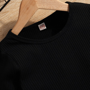 Abbigliamento per Bambini, Nuovo Set per Ragazze con Felpa a Maniche Lunghe in Maglia e Pantaloncini con Bretelle, Vendita all'Ingrosso - Product Image 4