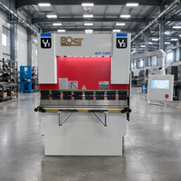 Presse plieuse CNC compacte certifiée CE Nanjing BOST 40T/1600mm pour tôles métalliques, idéale pour les usines