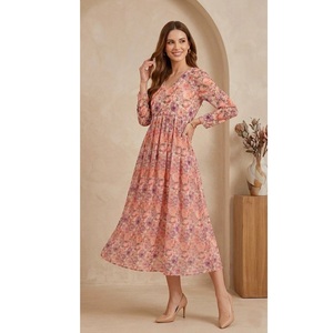 Vestido Midi de Chifón Alfino de Alta Demanda con un Look Moderno y Elegante y Ajuste Cómodo para Ropa de Mujer Disponible para la Venta - Product Image 1