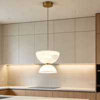 Lustre moderne de luxe en marbre, luminaire suspendu au plafond en acier au design tendance pour l'éclairage intérieur de la maison