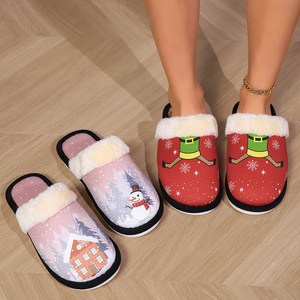Zapatillas de Invierno Navideñas con Estampado, Cálidas y Afelpadas para Interiores, con Suela de TPR Antideslizante y Forro de Felpa para Mayor Comodidad y Confort - Product Image 4