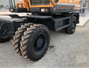 Excavateur sur pneus Hyundai R140W d'occasion 90% neuf et bon marché à vendre en bon état - Product Image 4