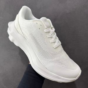 Chaussures en toile à lacets haut de gamme, marques de luxe, avec des éléments de design à la mode, incarnant le style de designer haut de gamme - Product Image 2