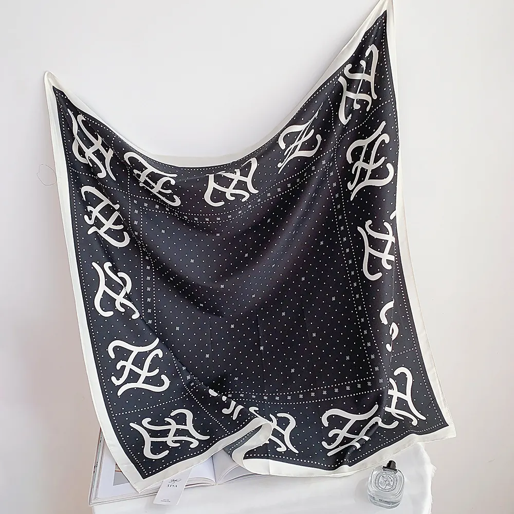 थोक 2024 हॉट सेल 90*90 सेमी टवील सिल्क स्कार्फ कस्टम डिजाइन मुद्रित साटन स्कार्फ महिलाओं के लिए स्टाइलिश हेडस्कार्फ़