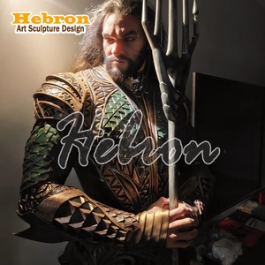 Statue de personnage <span class=keywords><strong>Aquaman</strong></span> de haute qualité à l'échelle 1/1, armure verte avec décorations dorées, implantation de cheveux en silicone, yeux en verre - Product Image 6