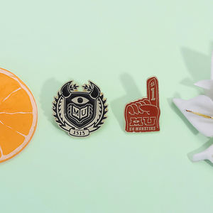 <span class=keywords><strong>Juego</strong></span> <span class=keywords><strong>de</strong></span> miedo personaje esmalte pines Horror <span class=keywords><strong>supervivencia</strong></span> insignia broche solapa Pin joyería regalo para Fans y amigos - Product Image 2