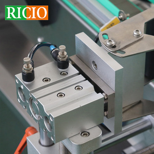 RICIO OEM自動粘着式縦型丸ボトル位置決めラベリングマシン（食品、飲料、日用化学品、化粧品用） - Product Image 5