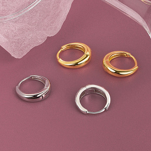 Bijoux minimalistes pour femmes, boucles d'oreilles en argent sterling S925 hypoallergéniques, non percées, manchettes d'oreille plaquées or 18 carats - Product Image 1