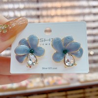 Anting Tusuk Gaya Korea Bentuk Tetesan Air Kelopak Bunga Camellia dari Paduan Logam untuk Wanita, Anting Elegan dan Berkelas