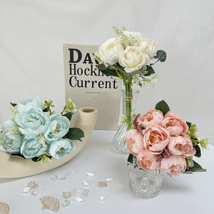 Disposizione floreale con eleganti fiori di rosa palmare felice peonia per il matrimonio e l'evento di natale - Product Image 3