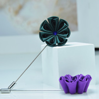 Broche artisanale en forme de fleur à 8 pétales creuses en ruban de satin, avec strass, style oriental, mini épingle de revers pour costume de gentleman