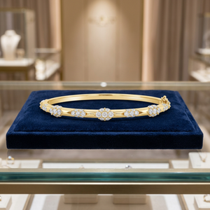 Brazalete de Oro Amarillo con Diamantes para Mujer, Corte Brillante Redondo, Diseño Floral, Estilo Clásico, Uso Diario - Product Image 3