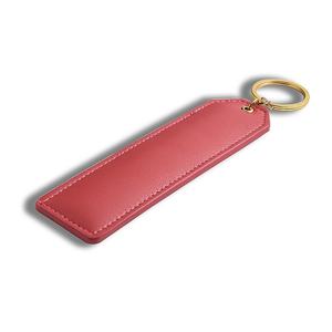 Porte-clés de voiture en métal personnalisé avec logo artisanal de luxe, en cuir rouge - Product Image 3