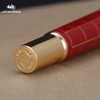 Jinhao Wudao Buddha Tathagata stylo plume élégant rouge doré sculpté Design ergonomique avec capuchon rotatif stylo à encre d'écriture