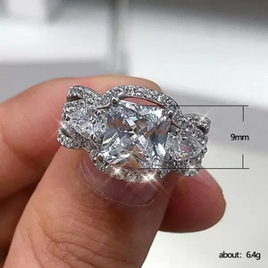 Anello di Fidanzamento con Zircone Taglio Principessa per Donne, Elegante Gioiello da Dito alla Moda - Product Image 5