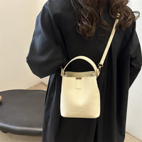 Sac seau tendance avec grand espace intérieur pour articles quotidiens, fonction de port multi-positions détachable, sac de rangement pratique