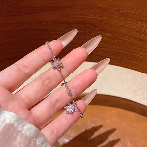 <span class=keywords><strong>Bracciale</strong></span> alla Moda con <span class=keywords><strong>Fiocco</strong></span> <span class=keywords><strong>di</strong></span> <span class=keywords><strong>Neve</strong></span> Incastonato <span class=keywords><strong>di</strong></span> Zirconi, Design Esclusivo, <span class=keywords><strong>Bracciale</strong></span> a Tirante Personalizzabile per Donna, Vendita all'Ingrosso - Product Image 4