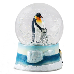 BSCI nhà máy nhựa quả cầu nước chim cánh cụt với bé Quả cầu tuyết động vật trang trí chim cánh cụt bức tượng nhỏ - Product Image 1