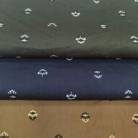 Tissu en sergé de coton tissé 185 GSM imprimé numériquement à motif de petites fleurs et de cœurs pour vêtements et literie pour enfants