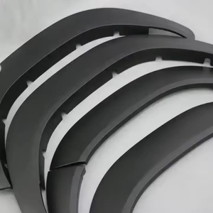 Guardabarros de Fibra de Carbono ABS de Color Negro, Nuevo Diseño en Oferta, para Toyota Fortuner 2016 en Adelante - Product Image 5