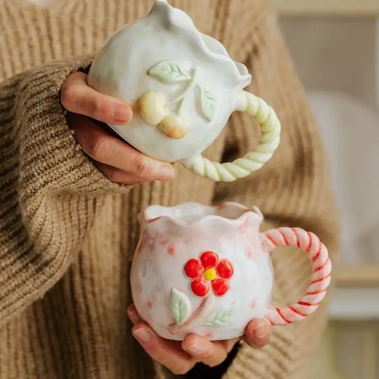 Taza de cerámica en relieve pintada a mano INS, taza de regalo para niñas bonitas, taza de flor rosa en relieve