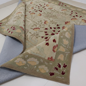 Alfombras de lana hechas a mano con diseño de flores abstractas, tamaño y color personalizables para uso en el hogar, oficina o sala de estar. - Product Image 1