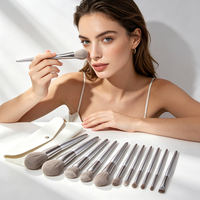 Ensemble de 10 pinceaux de maquillage complet pour le visage avec sac, manche en bois gris argenté, virole en aluminium, poils en nylon, avec sac portable