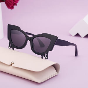 Gafas de sol estilo europeo con forma de ojo de gato para mujer, montura de PC con protección UV400, detalles de diamantes de imitación, gafas de sol de moda, protección de clase 2 - Product Image 4