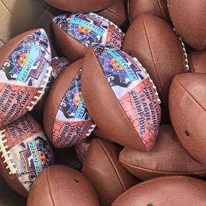 כדור פוטבול אמריקאי איכותי מקצועי עם תמונה אישית של צוות ולוגו בהתאמה אישית, מתנה לנוער, עשוי PVC או עור PU - Product Image 4