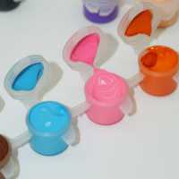 Professionnel Mini pas cher 3ml 5ml 6 12 couleurs bande pots en plastique enfant Non toxique peinture acrylique à base d'eau