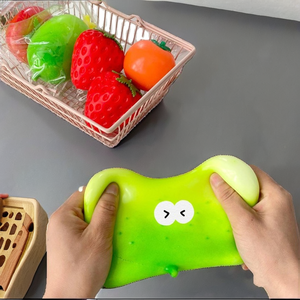 Jouets Squishy en forme de tomate et de fraise, style sucette, colorés, en forme de légumes, vendus directement d'usine - Product Image 2