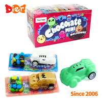 Bonbons en gros personnalisés sous marque privée, bonbons gélifiés saveur chocolat au lait et biscuit halal en forme de voitures de course, emballage boîte de bonbons pour enfants