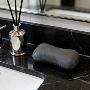 สบู่สมุนไพรน้ำมันมะกอกขัดผิว สบู่ดำปรับสภาพผิวขาวใส 150 กรัม สบู่ดำรักษ์โลก - Product Image 3