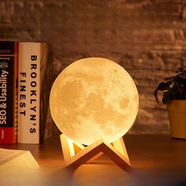 Hot Selling Moon Shaped Pat Lamp Bedroom Bedside Atmosphere Planet Small Table Lamp Creative Small Gift Decoration