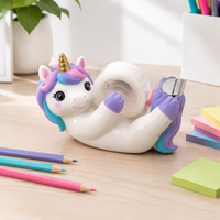 Distributeur de ruban adhésif licorne en polyrésine avec logo personnalisé, coupe-ruban en résine motif animal de dessin animé mignon pour la décoration de bureau des enfants et la papeterie.