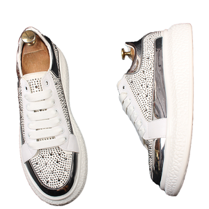 Chaussures d'extérieur pour hommes, collection automne 2026, style Little White, à semelle épaisse, respirantes, antidérapantes, avec strass, rehaussantes, en cuir de vachette - Product Image 1