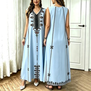Vestido de poliéster con estampado bohemio de estilo étnico de talla grande para mujer, cuello en V, color en contraste, abertura lateral, túnica maxi holgada - Product Image 4