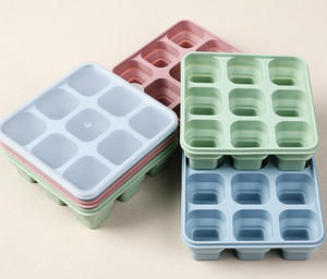 BUYUER Bandeja de silicona plegable para cubitos de hielo con tapa - Molde de hielo de 9 celdas de fácil desmolde con cubierta de PP, apilable y que ahorra espacio - Product Image 5