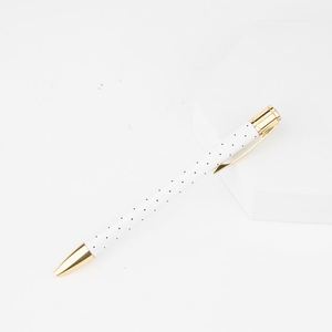 Bolígrafo Blanco con Detalles Dorados y Diseño de Puntos, Venta al Por Mayor, Personalizable con Logotipo y Color - Product Image 6