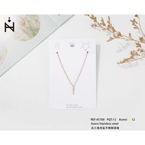 Collana con Pendente Triangolare Appuntito in Acciaio Inossidabile Placcato Oro, Minimalista per Uso Quotidiano, Unisex con Catena a Serpente - Product Image 1