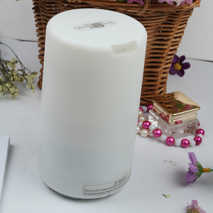 Precio de venta de liquidación, Humidificador doméstico portátil para interiores con luz de siete colores, difusor de aroma, protección ocular - Product Image 1