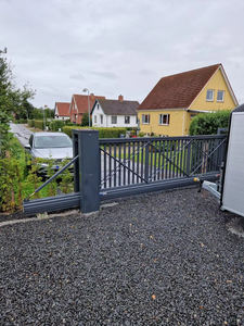 Shengshichanglong Modern <b>Retractable</b> Automatic Aluminium Sliding Driveway Fence <b>Gate</b> Swing for Apartment Hospital Gym Garden - Product Image 4