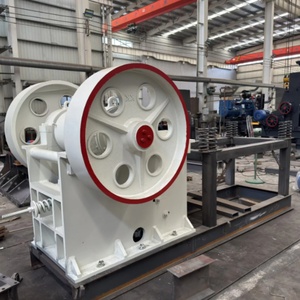 Concasseur compact portable à fonctionnement mobile, équipé d'un moteur diesel, adapté au broyage de pierres et de déchets de construction - Product Image 5