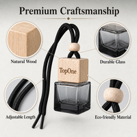 Diffuseur de parfum pour voiture personnalisable avec logo, flacon suspendu en verre carré noir dégradé, avec bouchon en bois de hêtre naturel TopOne