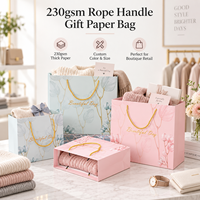 Sacs en papier avec poignées en corde, sacs cadeaux de luxe, taille et couleur personnalisées, logo pour emballage de boutique, vente en gros OEM ODM