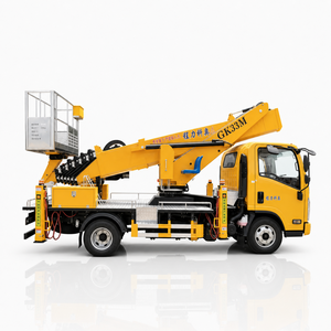 Camion nacelle télescopique Isuzu ELF 33m pour travaux d'entretien utilitaire - Product Image 1