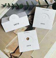 Carte de présentation en papier épais recyclable de 300 g/m² avec revêtement PVC, impression dorée personnalisée, coins arrondis et emballage sur mesure