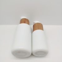 Flacon pompe en verre cosmétique 50ml 100ml, blanc opale, à épaule ronde, pour lotion, avec pompe en bambou