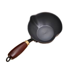 Mini sartén antiadherente de forma ovalada para verter aceite con mango de madera, solo lavar a mano - Product Image 1