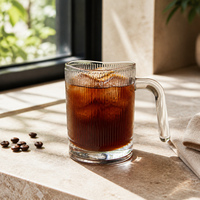 Mug en verre côtelé vertical de 400 ml avec poignée pour café glacé, latte, jus, bière, restaurant, OEM, ODM